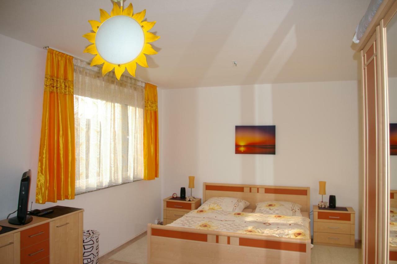 2-Zimmer-Ferienwohnung "Garten Der Welt" Berlin Bagian luar foto
