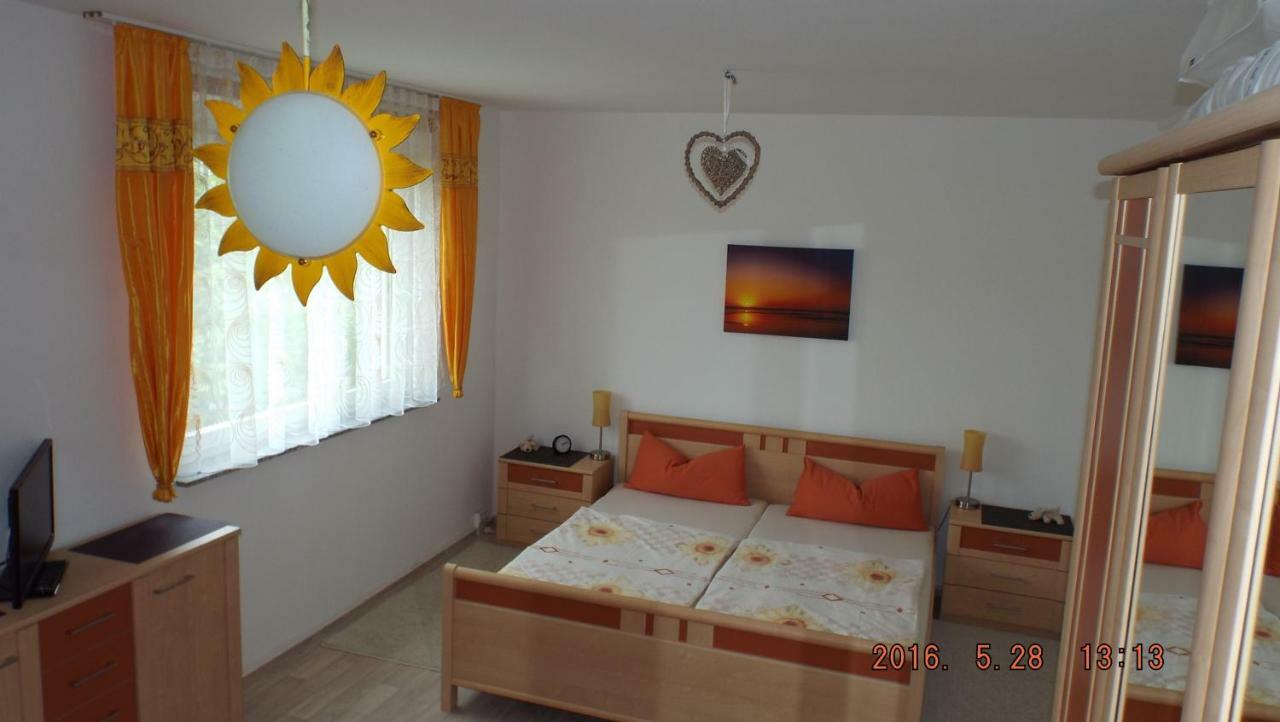 2-Zimmer-Ferienwohnung "Garten Der Welt" Berlin Bagian luar foto