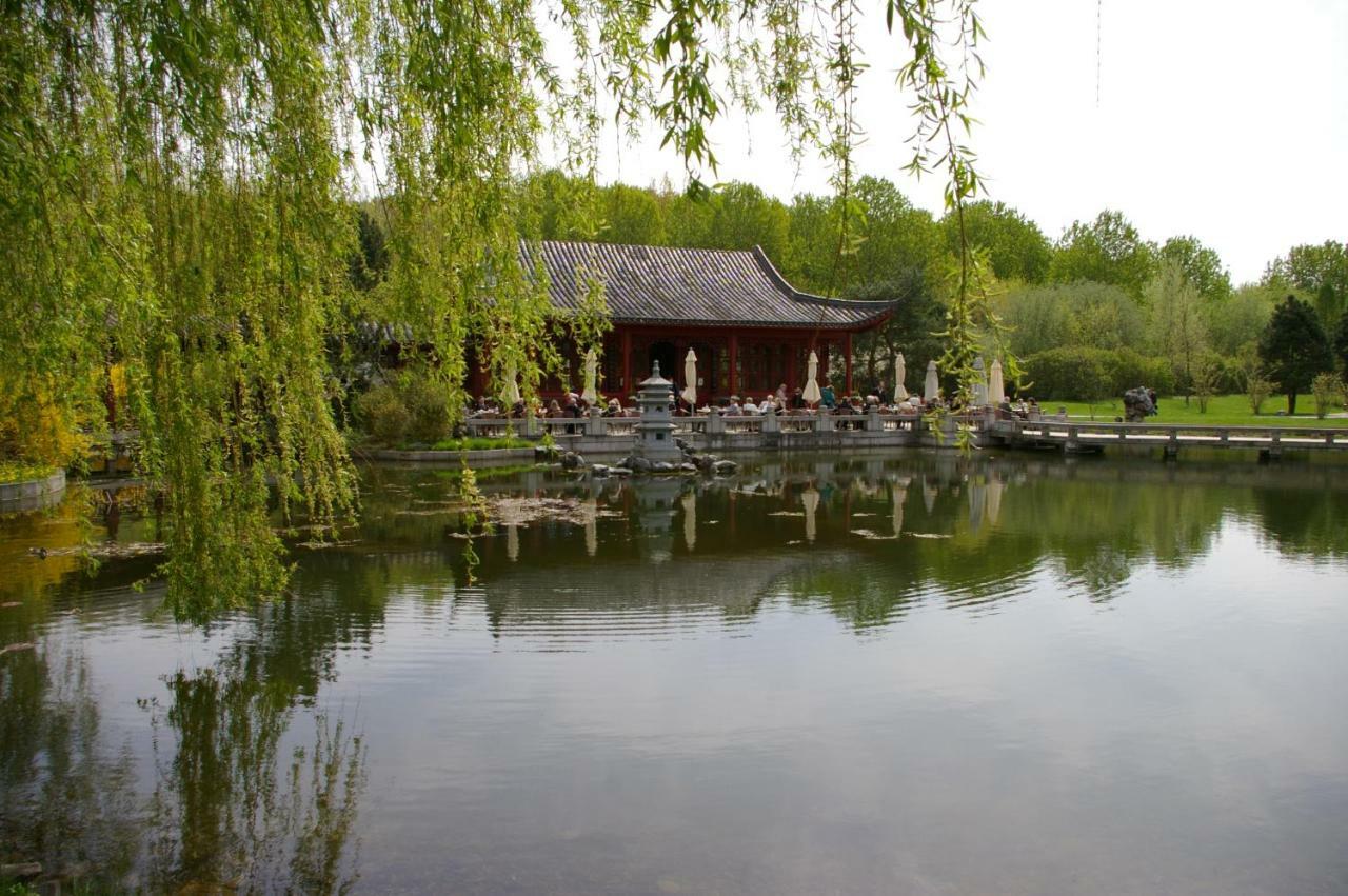 2-Zimmer-Ferienwohnung "Garten Der Welt" Berlin Bagian luar foto